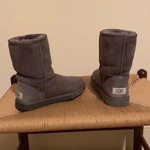 UGG CLASSIC SHORT II